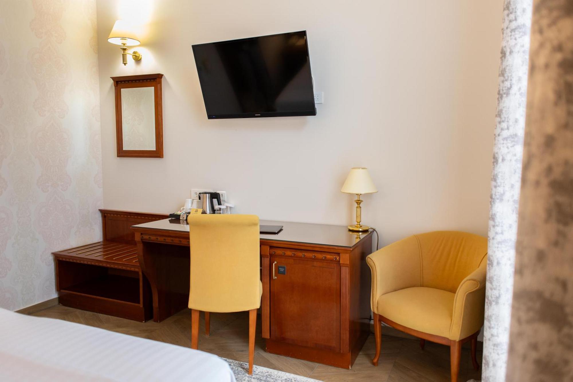 Hotel Waldinger Осиек Экстерьер фото